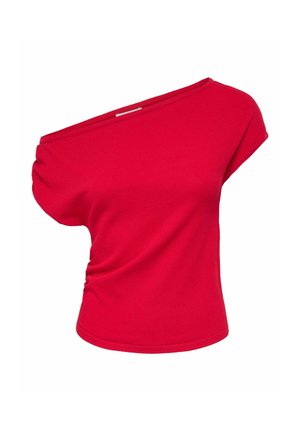 Rode dames top met korte mouwen, asymmetrische snit en brede halslijn die over één schouder loopt, getailleerd.