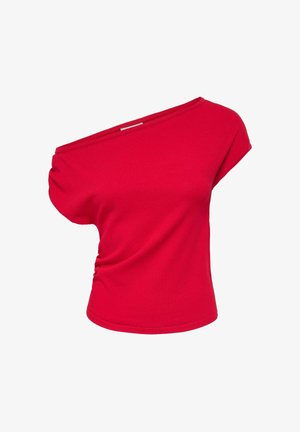 Haut rouge pour femme à manches courtes avec coupe asymétrique et large encolure s'étendant sur une épaule, ajusté à la taille.