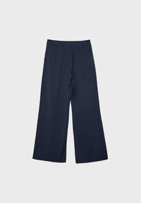 Pantalons bleu marine à jambes larges avec des rayures verticales, taille élastique et tissu texturé. Coupe droite et longueur complète.