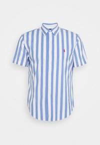 Košile s krátkými rukávy na knoflíky, se svislými modro-bílými pruhy, s malým červeným logem na levé straně hrudi a límcem na knoflíky.