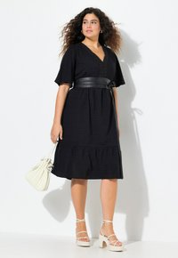 Ulla Popken SEERSUCKER SHORT SLEEVE V-NECK MIDI - Jurk - black