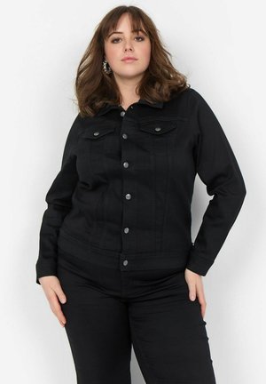 Giubbotto in denim nero con chiusura a bottoni, due tasche sul petto e maniche lunghe con una leggera elasticità per una vestibilità comoda.
