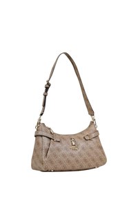 Bolso beige con exterior estampado, una correa de hombro ajustable y detalles en metal dorado. Presenta un logo frontal y cierre con cremallera.