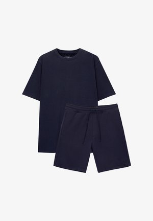 Navyblauwe katoenen t-shirt met korte mouwen en ronde hals, gecombineerd met bijpassende shorts met een trekkoord in de taille en logo-detail.