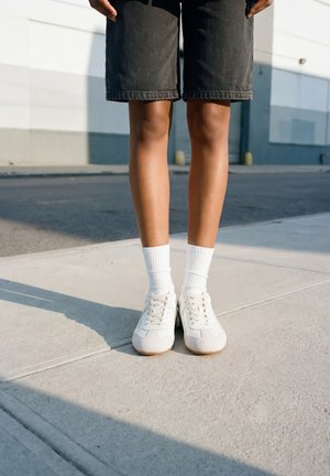 Buffalo, Sneakers - white cream