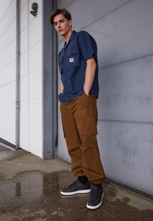 WYNTON PANT COOSA - Cargo hlače - hamilton brown/hokkaïdo stone washed