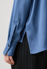 DRYKORN CLOELIA - Skjorte - blue-grey