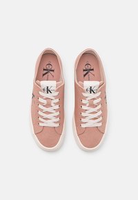 Calvin Klein Jeans FLATFORM ESSENTIAL MONO - Sneaker low - cafe creme