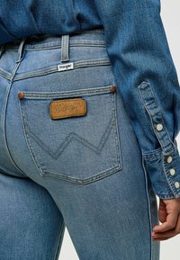 Wrangler MONTANA - Vaqueros a campana - galveston