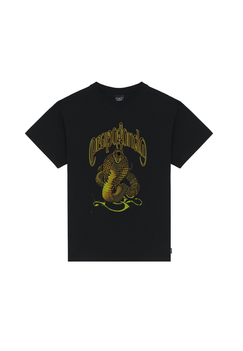 T-shirt in cotone nero con maniche corte, con una grafica di un serpente giallo e un design testuale sul davanti. Stile classico a girocollo.
