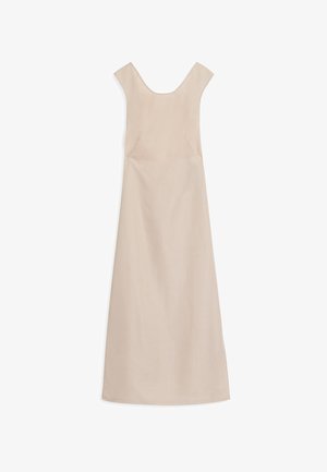 Robe sans manches beige avec un décolleté large, coupe droite et texture lisse. Design simple et minimal sans motifs ni embellissements.