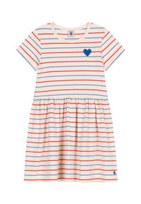 Gestreiftes Baumwollkleid mit roten und blauen horizontalen Streifen, kurzen Ärmeln, rundem Ausschnitt, gerafftem Bund und blauer Herzapplikation auf der Brust.