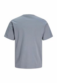 Απλό ανοιχτό γκρι κοντομάνικο T-shirt με στρογγυλή λαιμόκοψη, προβολή από πίσω σε λευκό φόντο.