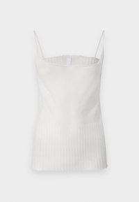 Hvit ermeløs topp med en jevn øverste del og en plissert tekstur nederst. Har tynne skulderstropper og en rett kant.