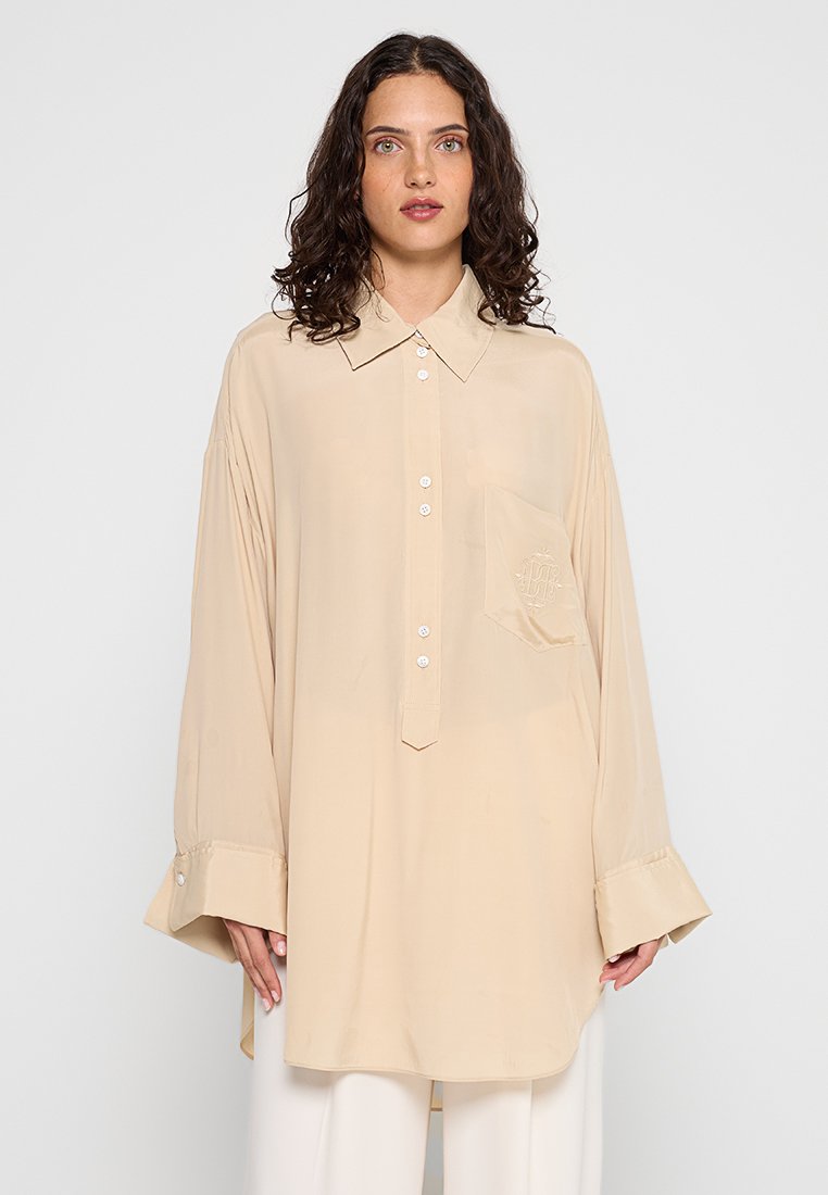 By Malene Birger Overhemdblouse zandkleur