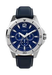 Orologio Timex con quadrante blu, cassa in acciaio inossidabile argentato e cinturino in pelle blu scuro. Presenta grandi indicatori delle ore e sottodial di cronografo.