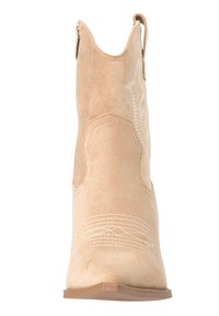 Botte de cowboy en daim beige clair avec étoile brodée et coutures décoratives, languette de tirage en haut, et bout légèrement pointu.