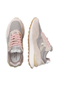 Sneaker beige e grigi con lacci rosa e suole in gomma, uno in vista dall'alto e l'altro di lato.