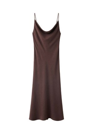 Robe nuisette marron avec fines bretelles spaghetti et un décolleté légèrement drapé, suspendue sur un fond blanc.
