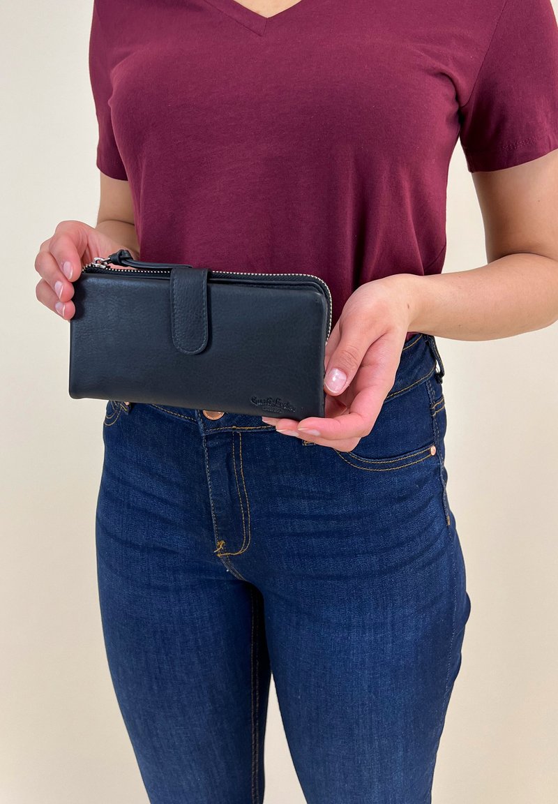 Damen Geldbörsen | Gusti Leder Geldbörse black/schwarz - XT12038 Damen Geldbörsen | Gusti Leder Geldbörse black/schwarz - XT12038