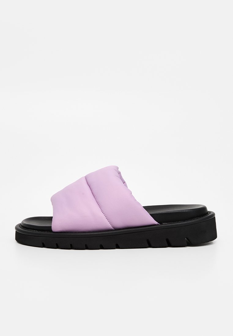 Pantolette hoch