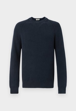 Navyblauwe geribbelde trui met ronde hals, met lange raglanmouwen en een gestructureerd breipatroon over de gehele trui.