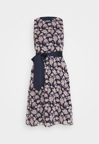 Květin dresses bez rukávů v námořnické modré barvě, s páskem v pase a mašlí a s délkou sukně do kolen. Tkanina má jemnou texturu s růžovými květinovými vzory.