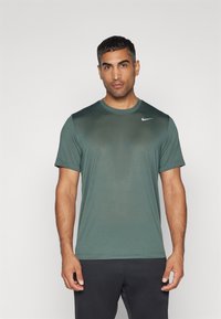 Nike Performance TEE RESET - Spordi T-särk - vintage green/matte silver