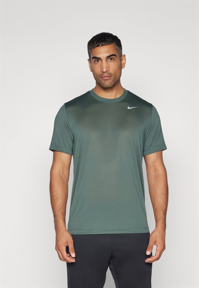 Nike Performance TEE RESET - Spordi T-särk - vintage green/matte silver