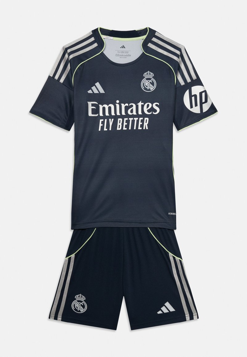 Ensemble de football bleu marine en tissu respirant ; comprend des manches courtes, un col rond, des accents vert clair, et le logo du club sur le maillot et le short.