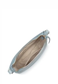 Pochette en cuir bleu clair avec une texture lisse, fermeture éclair et doublure en tissu beige. Dispose de deux compartiments à l'intérieur pour l'organisation.