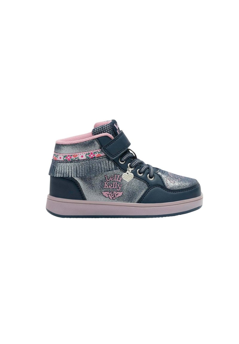 Sneaker alta di colore blu navy e rosa con finitura glitterata, dettagli floreali, cinturino in Velcro e charm a forma di cuore sul lato.