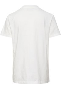 T-shirt bianco in cotone con maniche corte e scollatura a girocollo, con una texture liscia e senza motivi o grafiche visibili.
