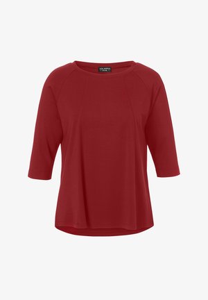 Rode, zachte stof top met een ronde halslijn en driekwart mouwen. Bevat raglan naden en een licht gebogen zoom voor een comfortabele pasvorm.