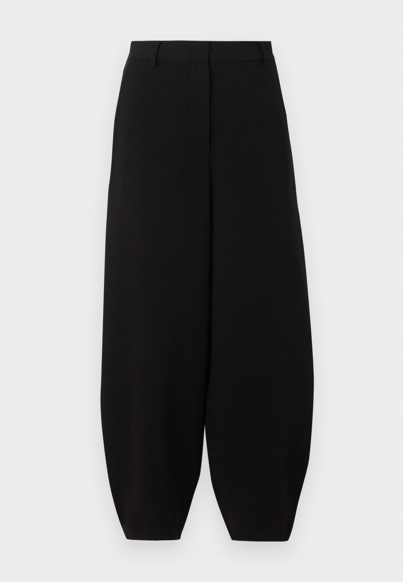 Schwarze, weit geschnittene, gekürzte Hose mit hoher Taille ohne sichtbare Taschen oder Verzierungen.