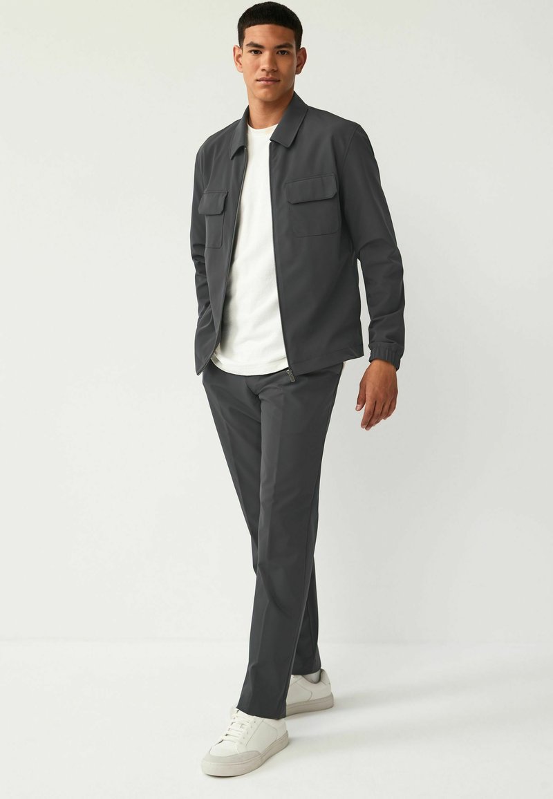 Next REGULAR FIT szary
