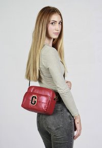 Karactermania HARRY POTTER H BOLSO IBISCUIT  czerwony