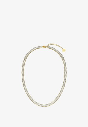 Halskette in Goldfarbe mit einer Reihe von klaren, rechteckigen Kristallen, die in einem flexiblen, geschwungenen Design angeordnet sind und über einen verstellbaren Kettenverschluss verfügen.