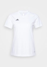 Jersey atlético blanco con cuello en V, mangas cortas y un logo negro de Adidas en la parte superior izquierda. Tejido suave y ligero.