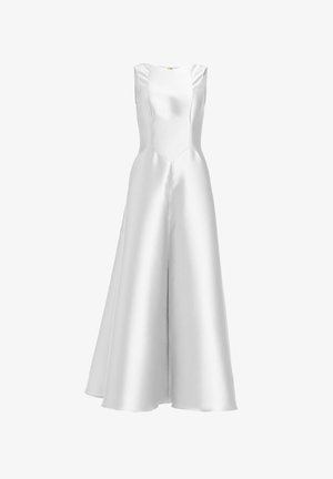 Robe en satin blanc avec un design sans manches, présentant un corsage ajusté et une jupe pleine et fluide qui descend en dessous du genou.
