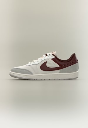 Jordan, AIR JORDAN SKYLINE LOW - Маратонки - summit white/bronze eclipse/light smoke grey/neutral grey