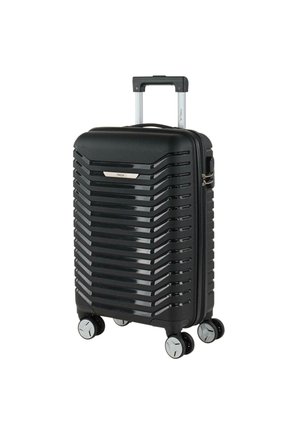 Maleta rígida negra con estrías verticales, detalles en plata, mango retráctil y cuatro ruedas para movilidad. Textura suave y diseño duradero.