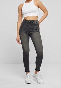 Urban Classics Vaqueros pitillo - black