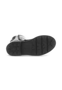 Semelle en caoutchouc noire avec une texture à motifs et un logo en relief. Partie supérieure en cuir lisse avec une fermeture éclair sur le côté et des accents rembourrés.