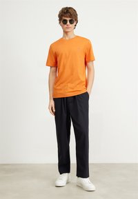 GANT SHIELD - T-Shirt basic - pumpkin orange