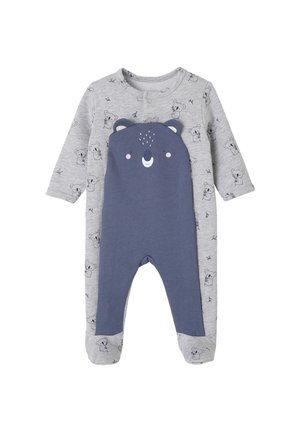 Grau und marineblauer Baumwoll-Overall für Babys mit einem Bärenmotiv auf der Vorderseite sowie kleinen Koala-Mustern an den Ärmeln und Beinen.