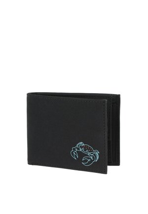 Portefeuille noir bifold avec une petite illustration de crabe bleu dans le coin inférieur droit, présenté légèrement ouvert sur un fond blanc.