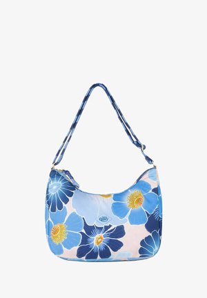 Sac à bandoulière floral présentant un motif bleu et rose avec de grandes fleurs. Fabriqué en tissu lisse avec une sangle unique ajustable et des accents dorés.
