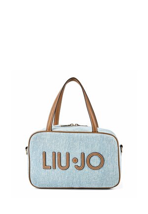 Sac à main rectangulaire en denim bleu clair avec poignées et finitions en cuir marron, portant l'inscription "LIU JO" sur le devant.