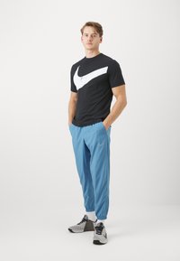 Nike Performance HYVERSE - T-Shirt sport - black/white